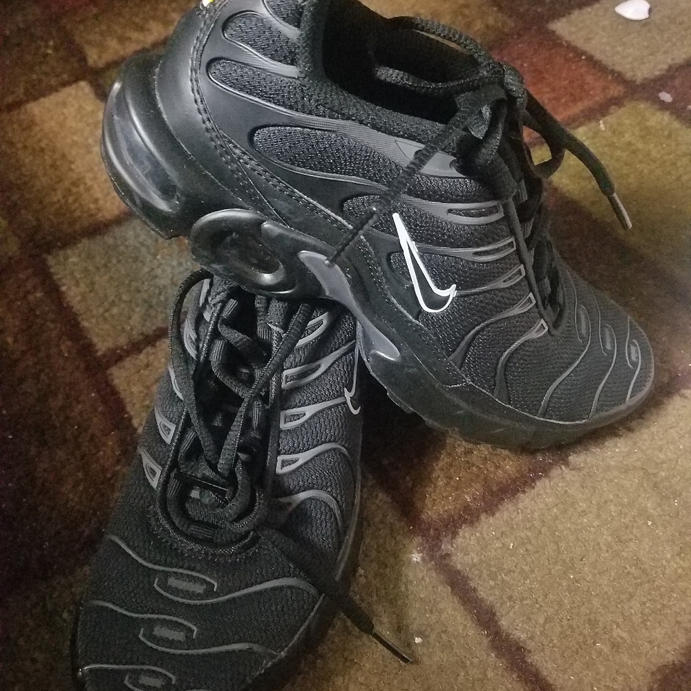 Nikes Black